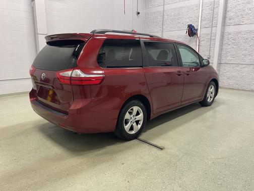 2016 Toyota Sienna LE