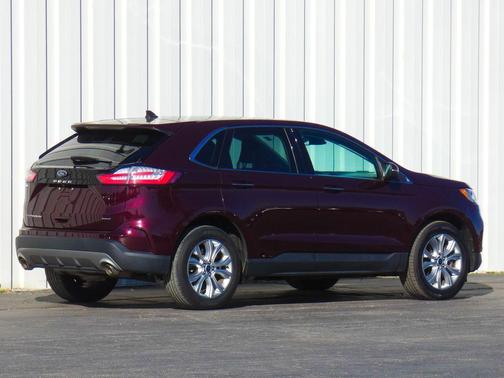2022 Ford Edge Titanium