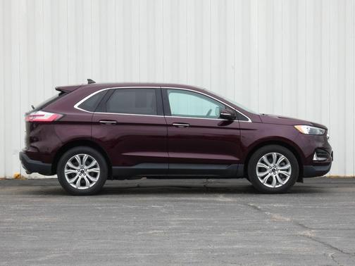 Burgundy 2022 Ford Edge Titanium