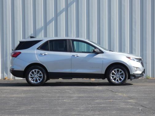 Silver Ice Metallic 2020 Chevrolet Equinox LS