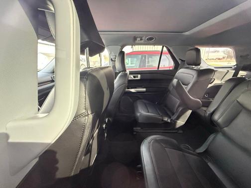 Star White 2023 Ford Explorer Limited