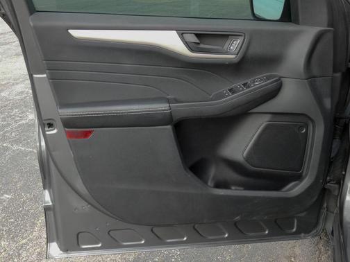 Gray Metallic 2022 Ford Escape SE