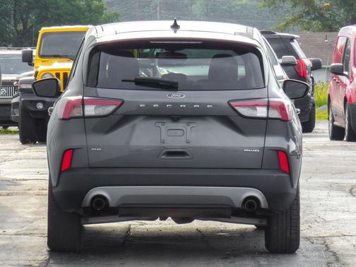 Gray Metallic 2022 Ford Escape SE