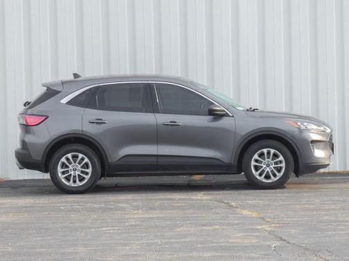 Gray Metallic 2022 Ford Escape SE