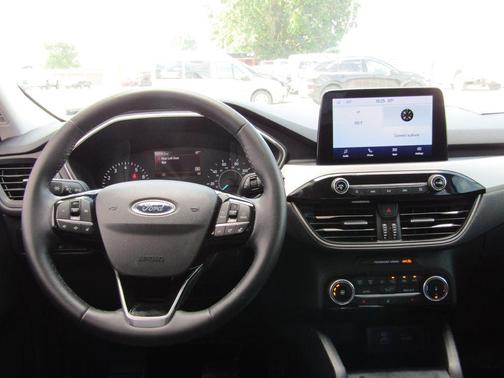Gray Metallic 2022 Ford Escape SE