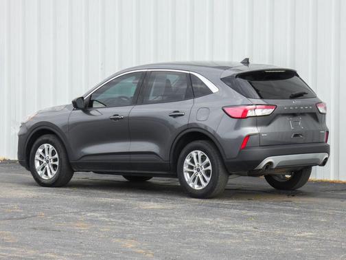 Gray Metallic 2022 Ford Escape SE
