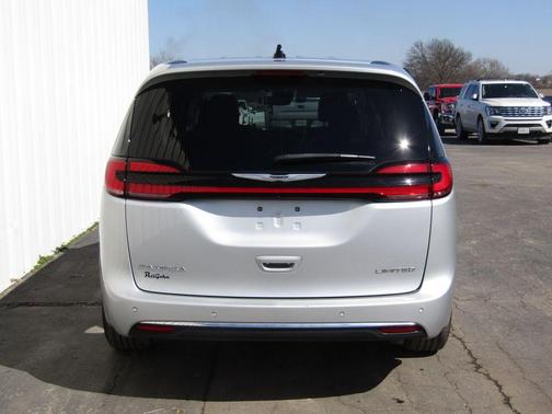 2024 Chrysler Pacifica Limited