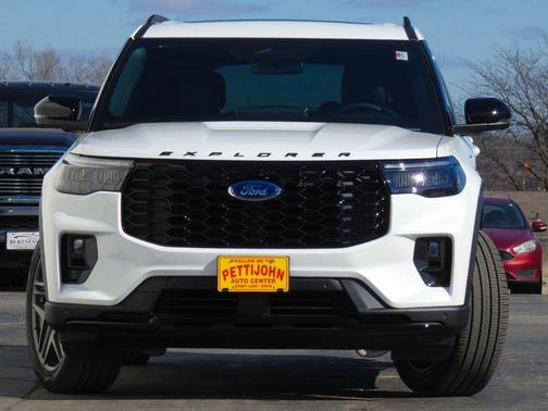 Star White 2026 Ford Explorer ST-Line