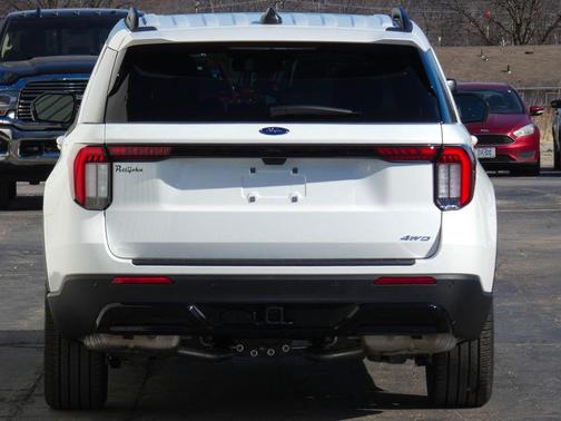 Star White 2026 Ford Explorer ST-Line