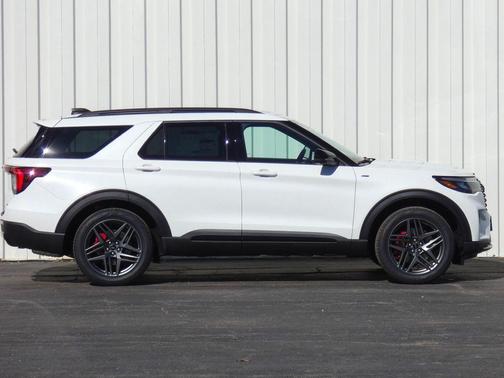 Star White 2026 Ford Explorer ST-Line