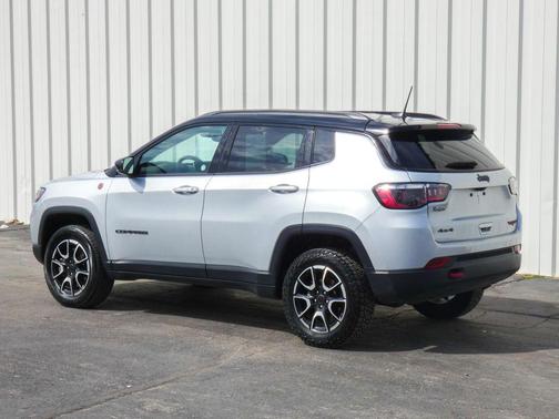 Silver Zynith 2025 Jeep Compass Trailhawk