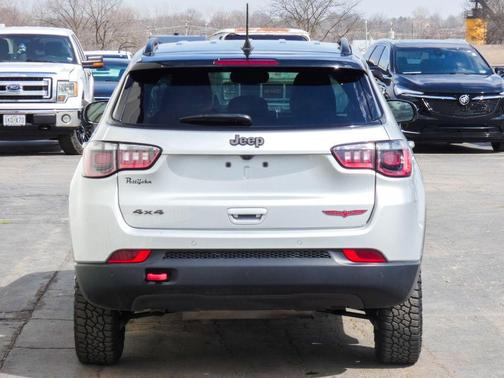Silver Zynith 2025 Jeep Compass Trailhawk