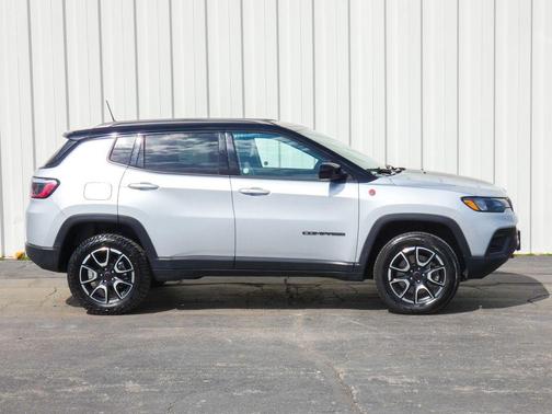 Silver Zynith 2025 Jeep Compass Trailhawk