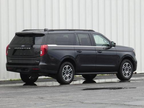 Gray Metallic 2025 Ford Expedition Max Active