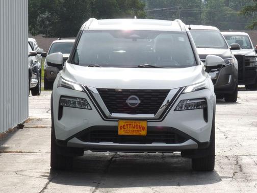 White 2023 Nissan Rogue Platinum