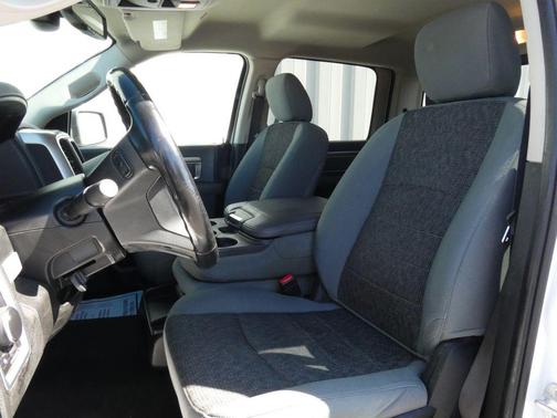 Bright White Clearcoat 2019 RAM 1500 Classic SLT