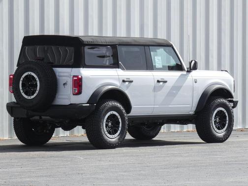 Oxford White 2026 Ford Bronco Big Bend