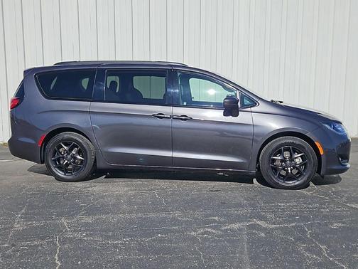 2020 Chrysler Pacifica Touring-L
