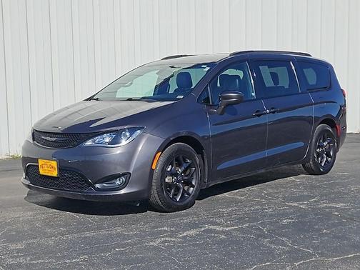 2020 Chrysler Pacifica Touring-L
