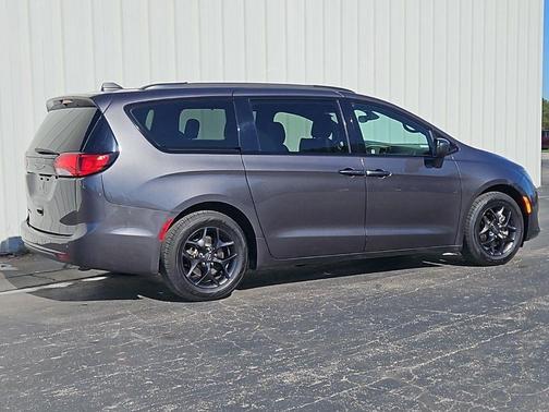 2020 Chrysler Pacifica Touring-L