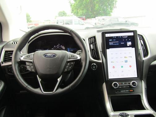Black Metallic 2024 Ford Edge SEL