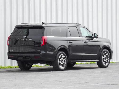 Gray Metallic 2026 Ford Expedition Max Active