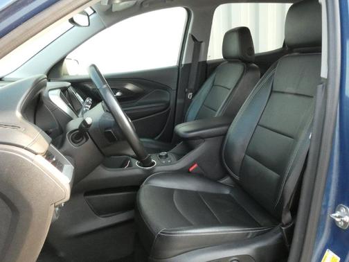 Metallic 2024 GMC Terrain SLT