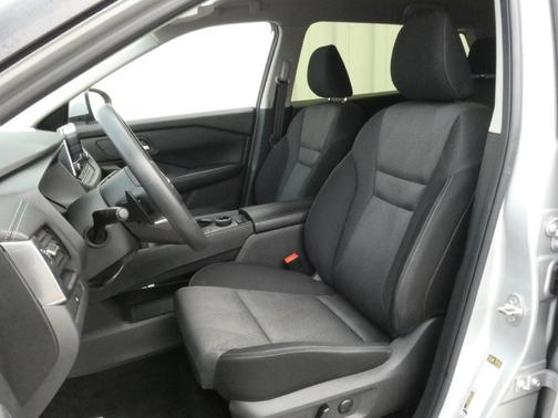 Brilliant Silver Metallic 2024 Nissan Rogue SV
