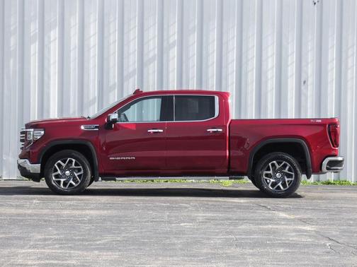 Cayenne Red Tintcoat 2022 GMC Sierra 1500 SLT