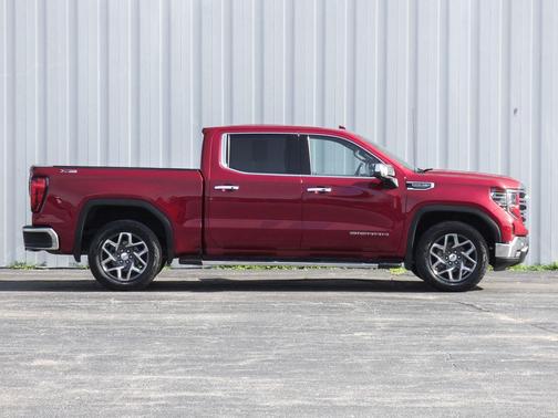 Cayenne Red Tintcoat 2022 GMC Sierra 1500 SLT