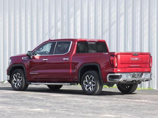 Cayenne Red Tintcoat 2022 GMC Sierra 1500 SLT