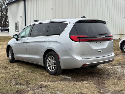 2024 Chrysler Pacifica Touring-L