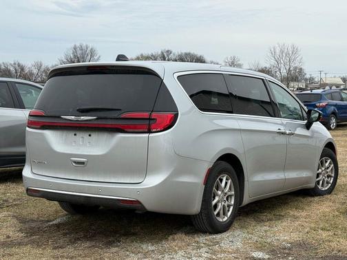 2024 Chrysler Pacifica Touring-L