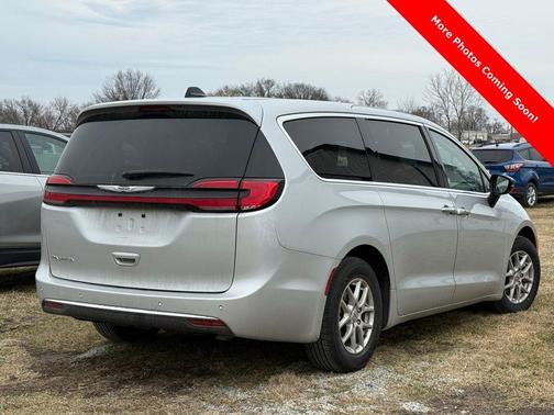 2024 Chrysler Pacifica Touring-L