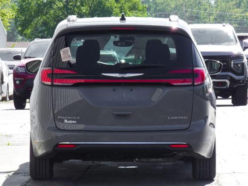 Ceramic Gray Clearcoat 2023 Chrysler Pacifica Limited