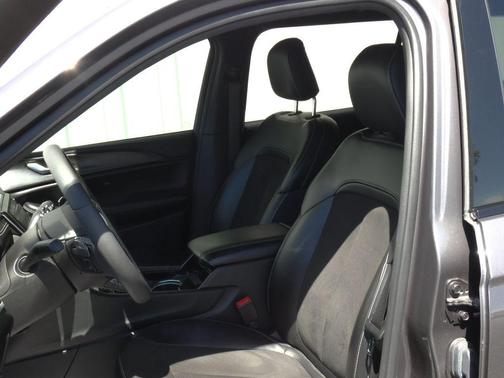 Metallic 2023 Jeep Grand Cherokee L Laredo