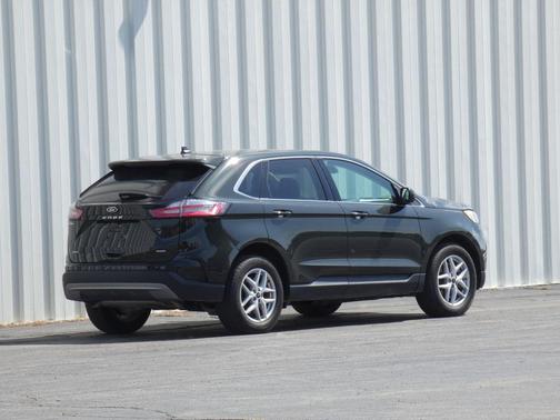 Green Metallic 2023 Ford Edge SEL