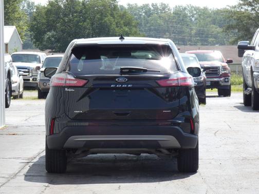 Green Metallic 2023 Ford Edge SEL