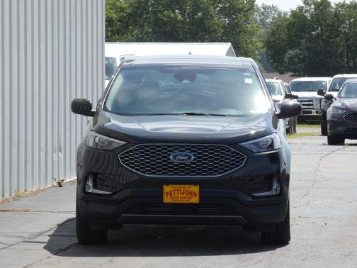 Green Metallic 2023 Ford Edge SEL