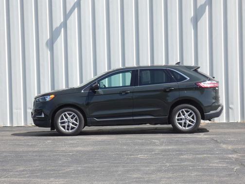 Green Metallic 2023 Ford Edge SEL