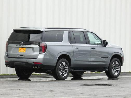 Sterling Gray Metallic 2025 Chevrolet Suburban Z71