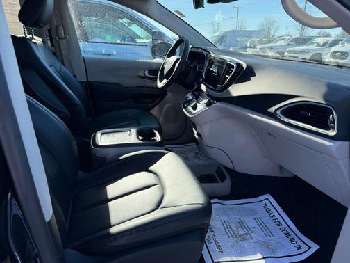 2024 Chrysler Pacifica Touring-L