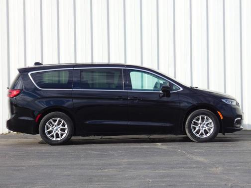 2024 Chrysler Pacifica Touring-L