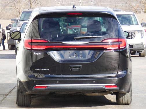 2024 Chrysler Pacifica Touring-L