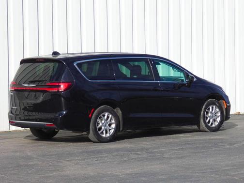 2024 Chrysler Pacifica Touring-L