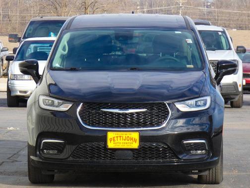 2024 Chrysler Pacifica Touring-L