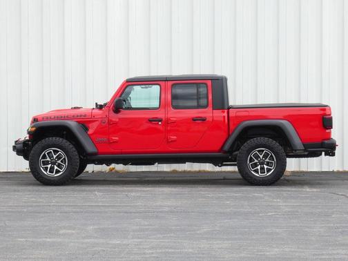 Firecracker Red Clearcoat 2025 Jeep Gladiator Rubicon