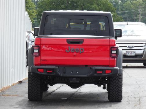 Firecracker Red Clearcoat 2025 Jeep Gladiator Rubicon