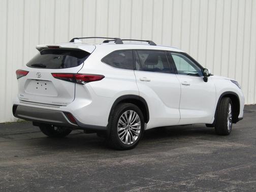 2022 Toyota Highlander Platinum