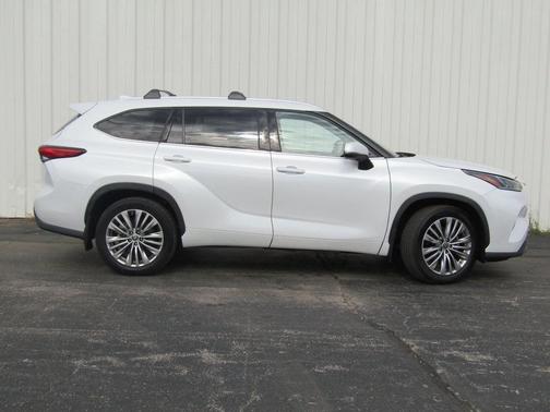 2022 Toyota Highlander Platinum